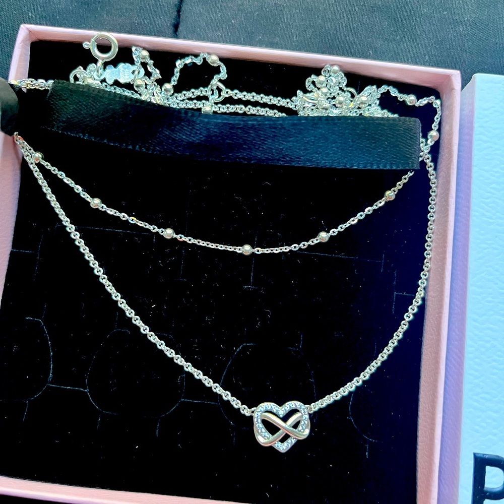 Sparkling Infinity Heart Collier Necklace